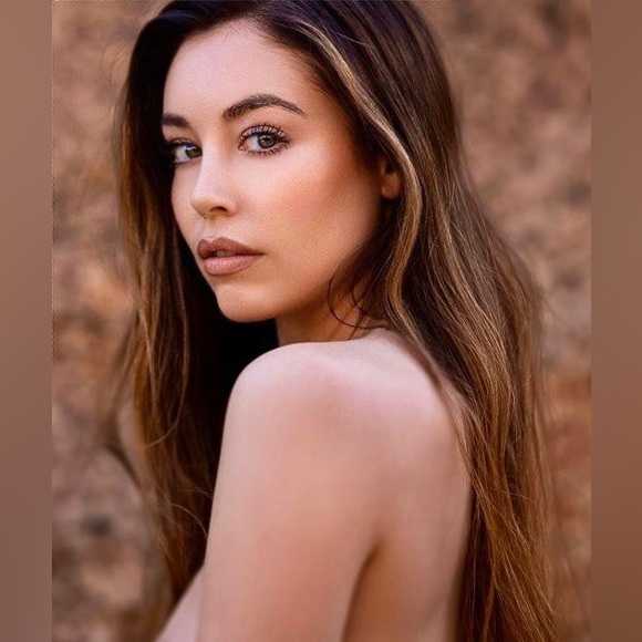 Meet your Posher, Courtney - Picture 4 of 4